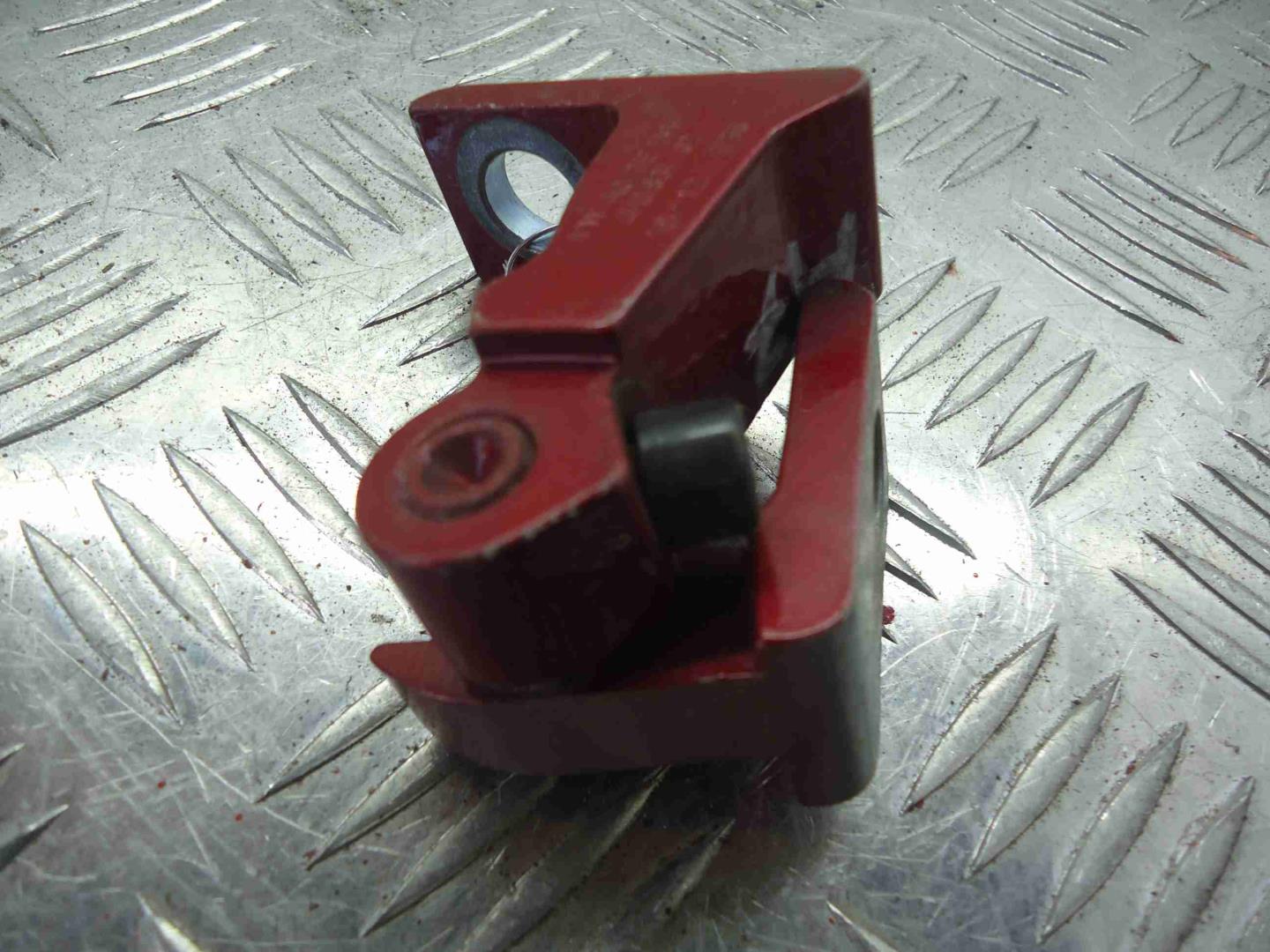 Петля двери передней