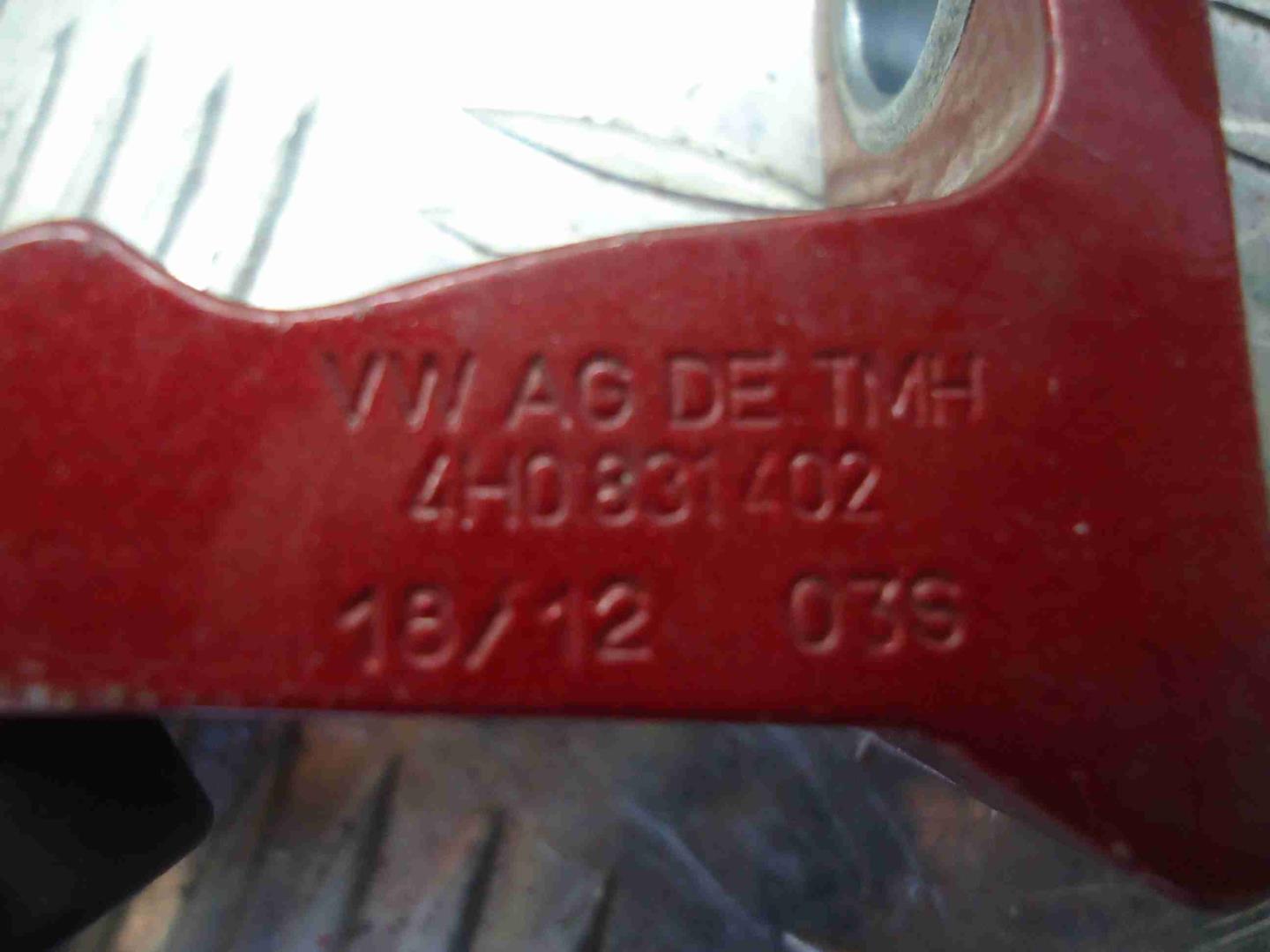 Петля двери передней