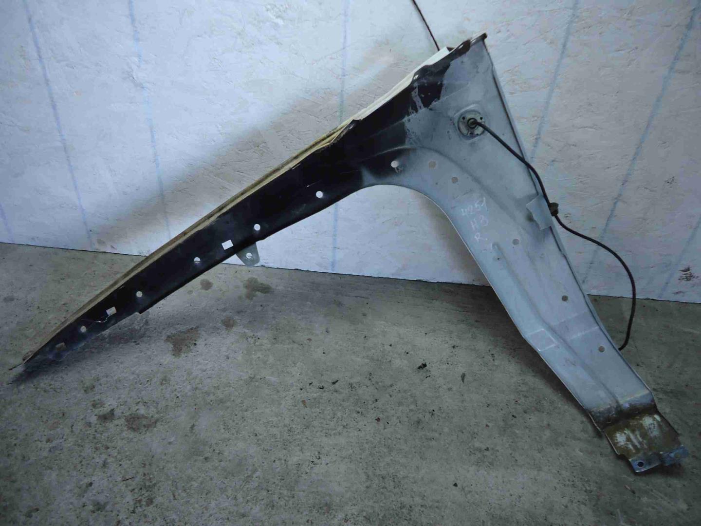 Крыло переднее правое