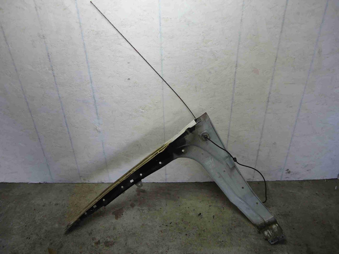 Крыло переднее правое