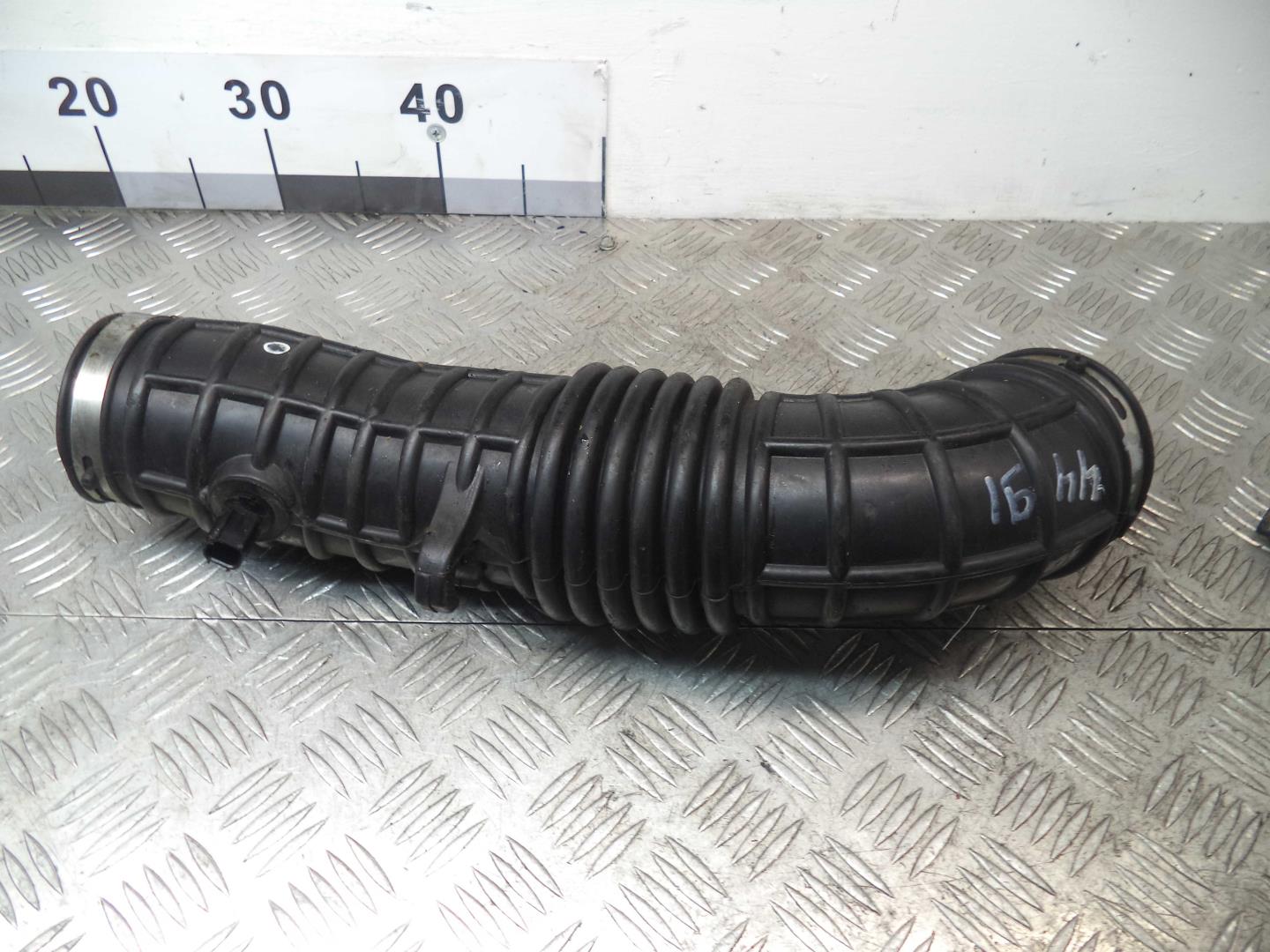 Патрубок воздушного фильтра