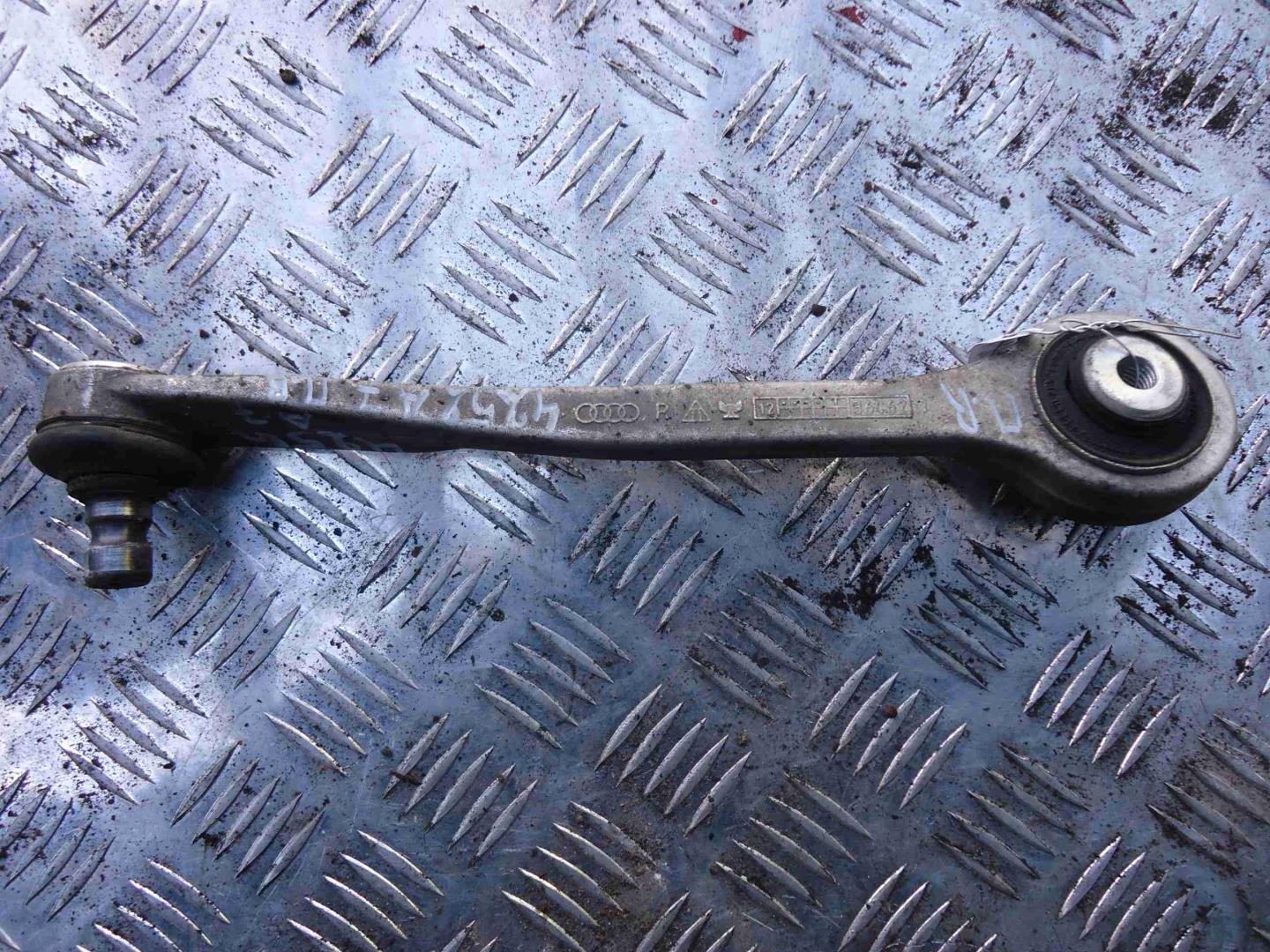 Рычаг передний верхний правый