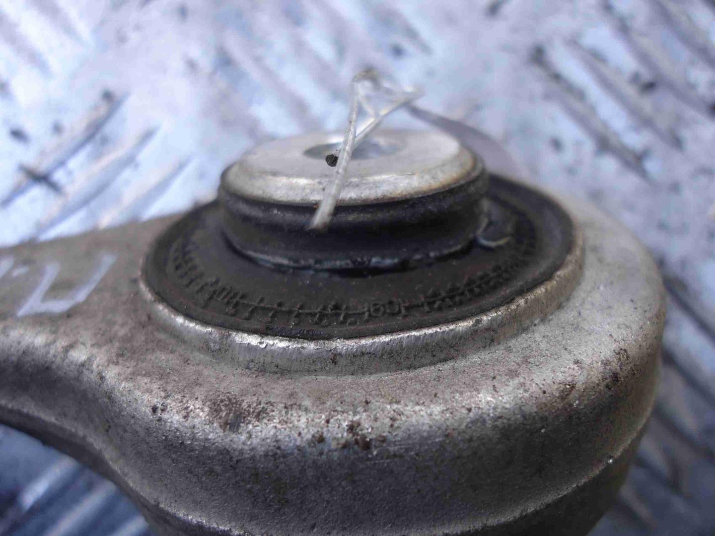 Рычаг передний верхний правый