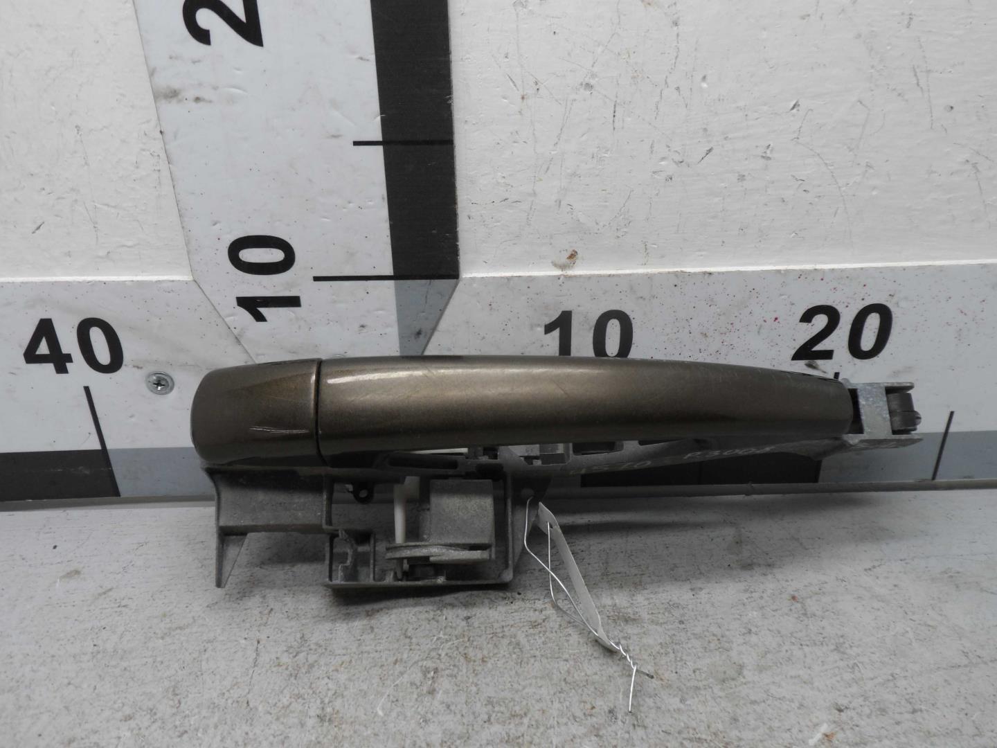 Ручка двери задней наружная левая