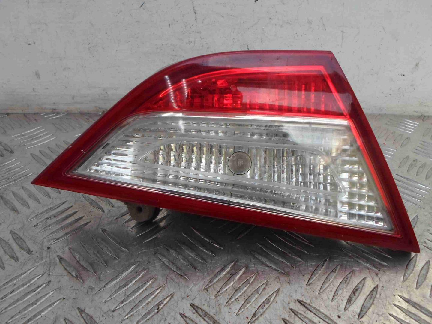 Фонарь задний внутренний левый