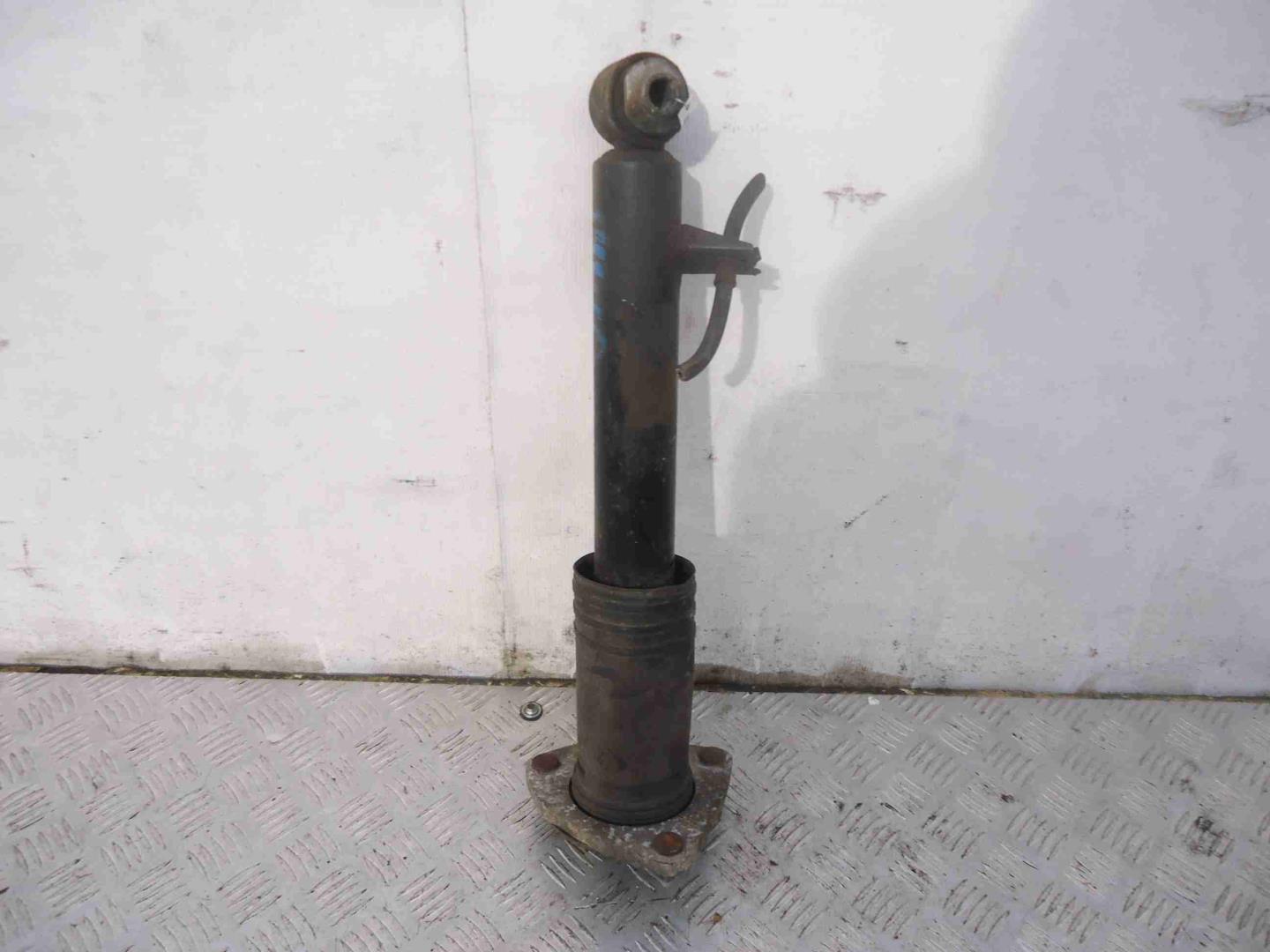 Амортизатор задний левый