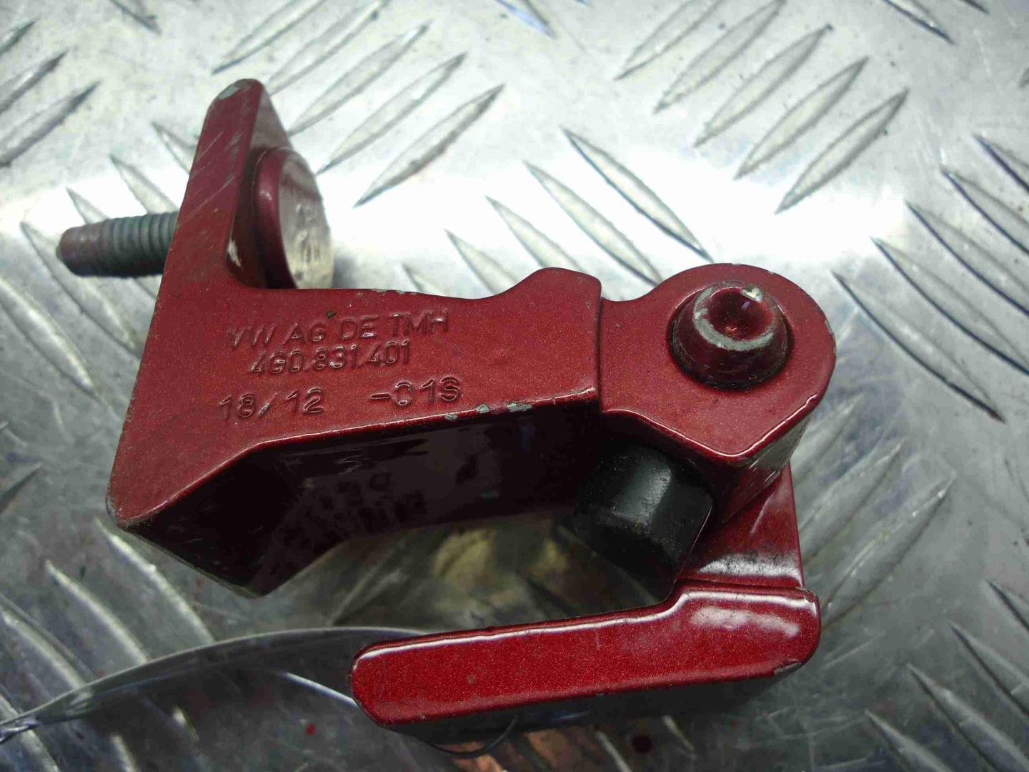 Петля двери