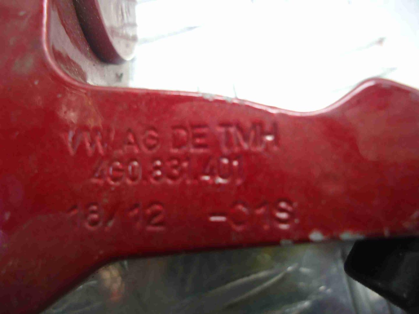 Петля двери