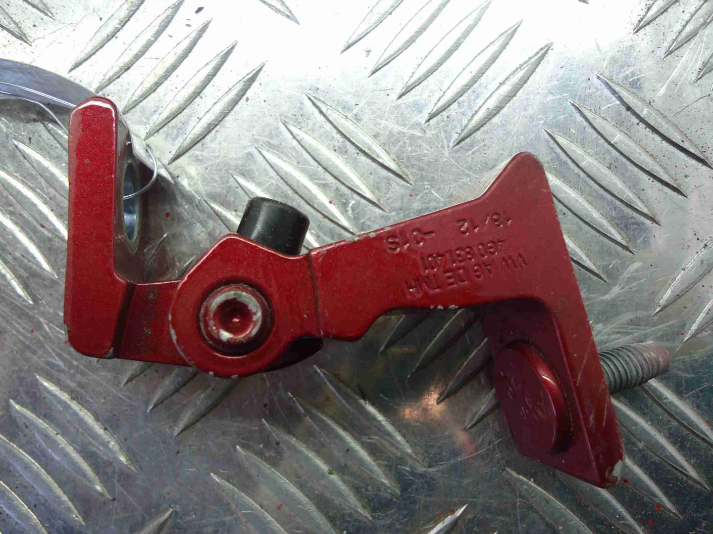 Петля двери