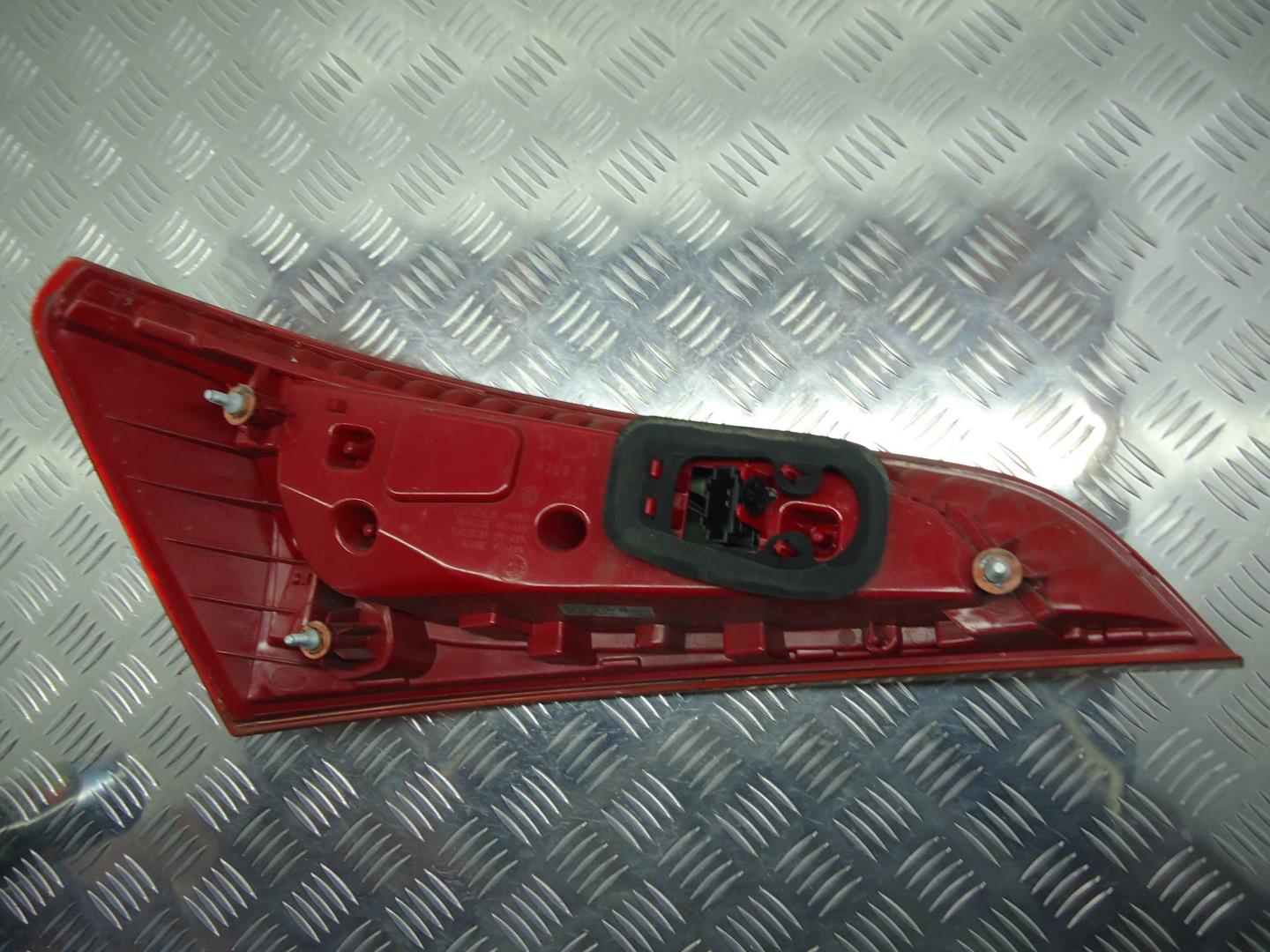 Фонарь задний внутренний правый