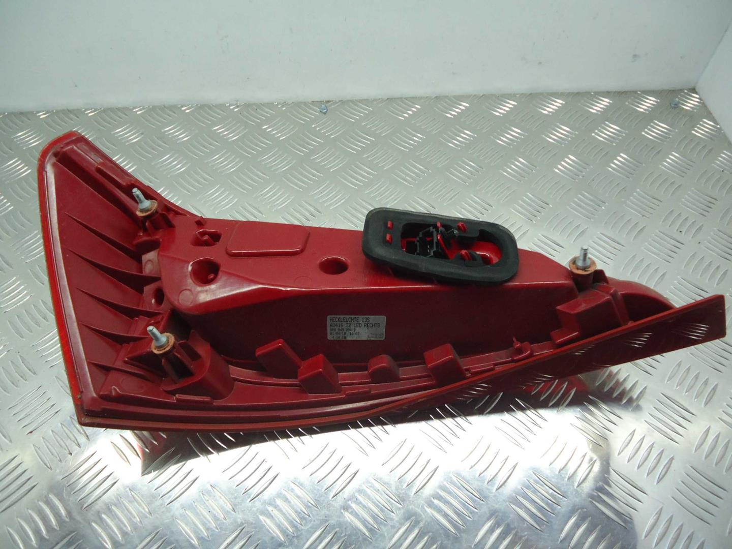 Фонарь задний внутренний правый