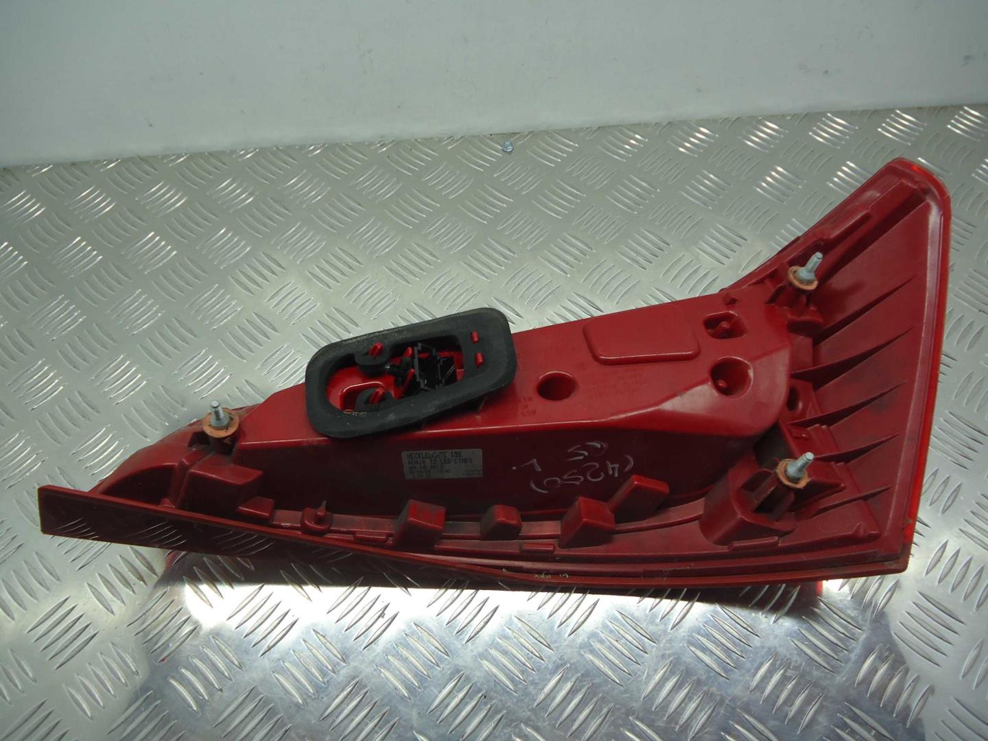 Фонарь задний внутренний левый