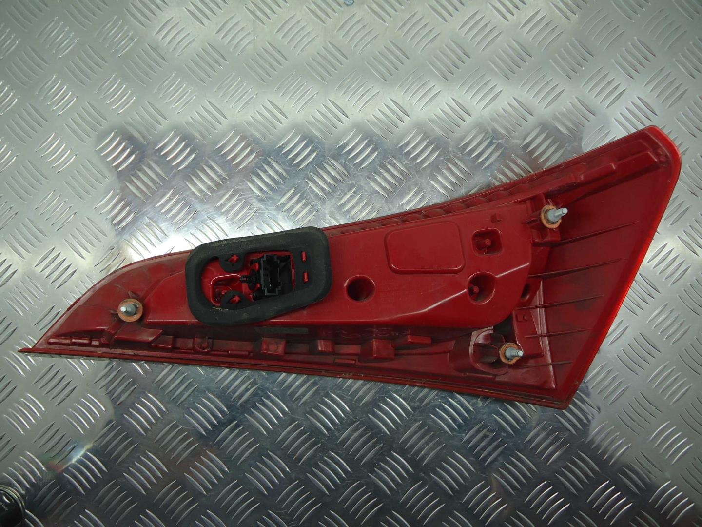 Фонарь задний внутренний левый
