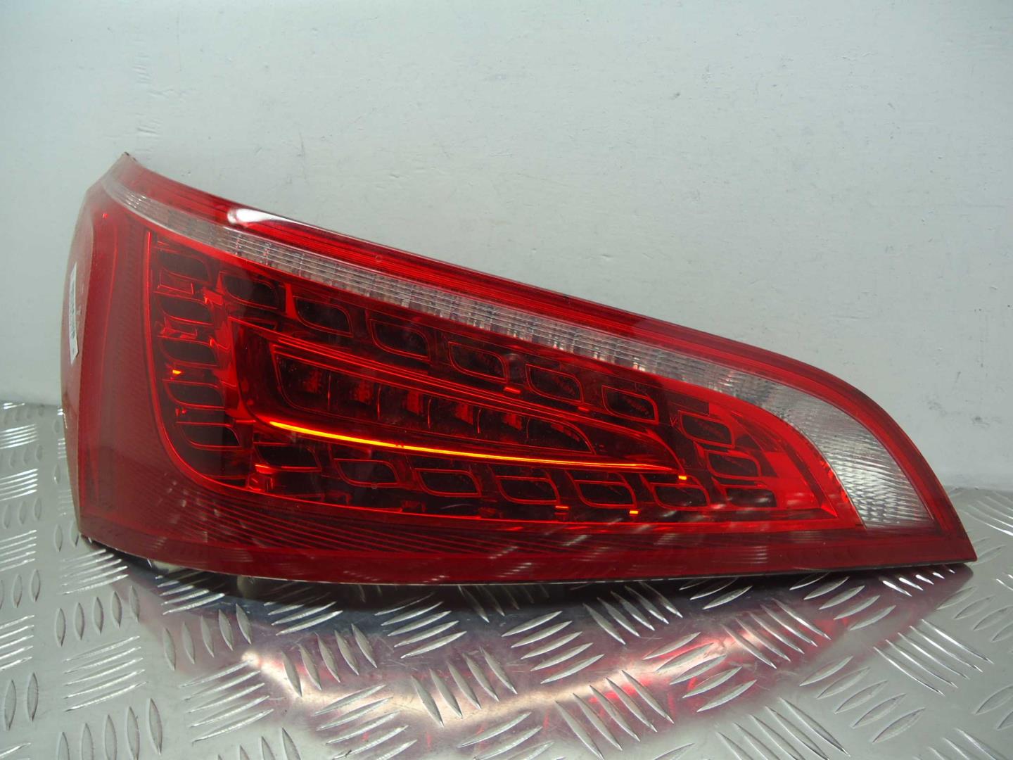 Фонарь задний внутренний левый