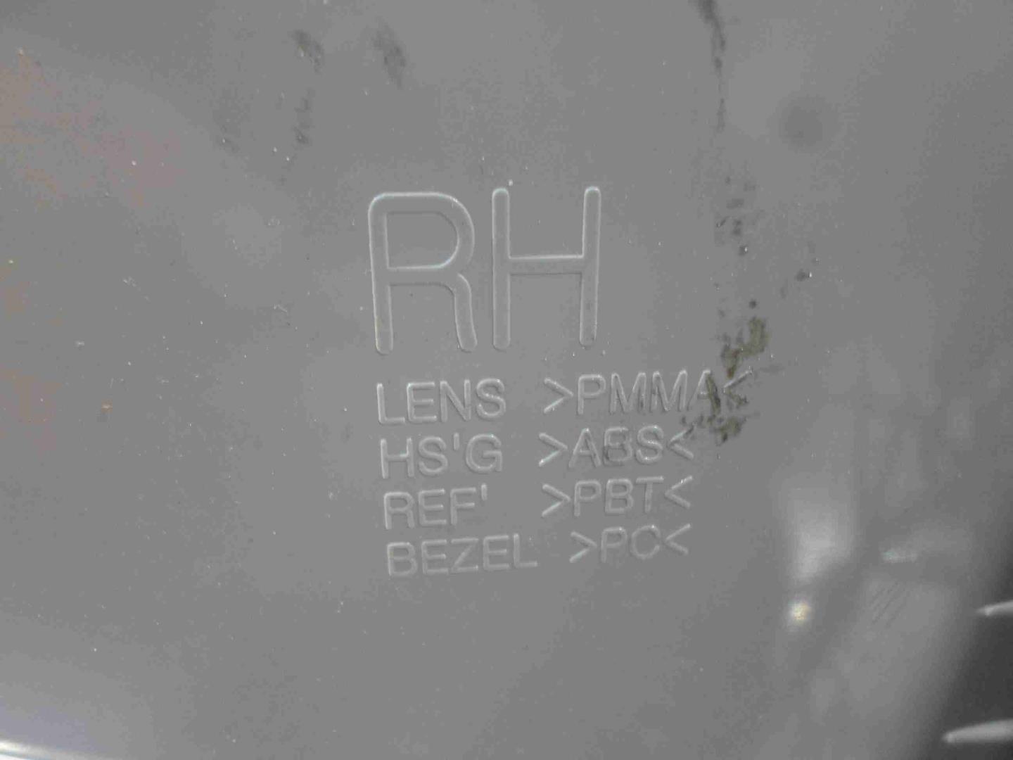 Фонарь задний наружный правый