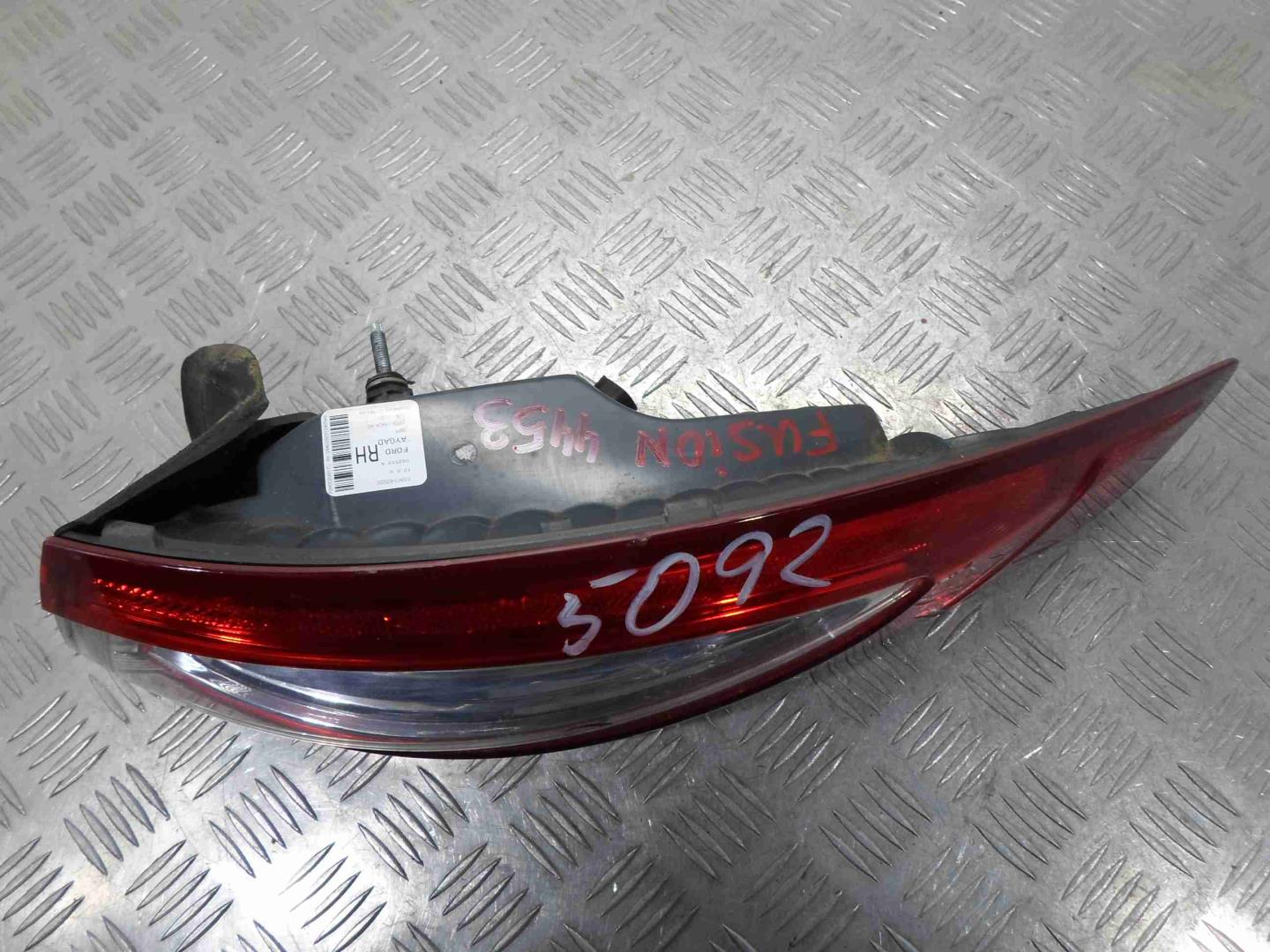 Фонарь задний наружный правый