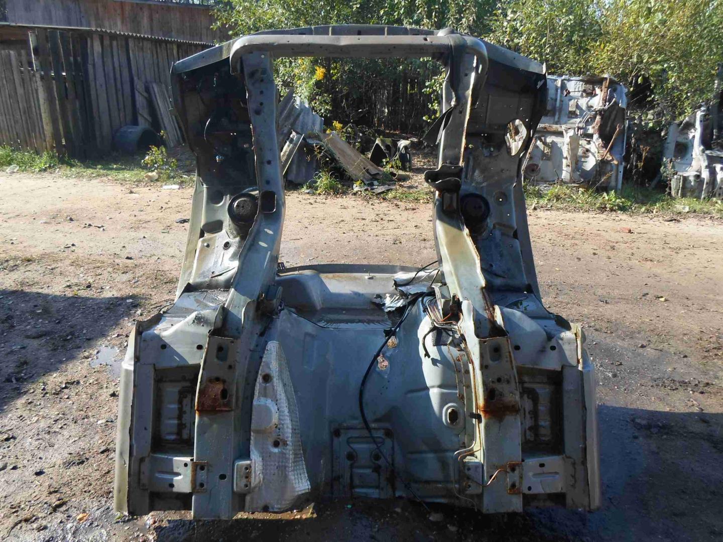 Петля двери передней