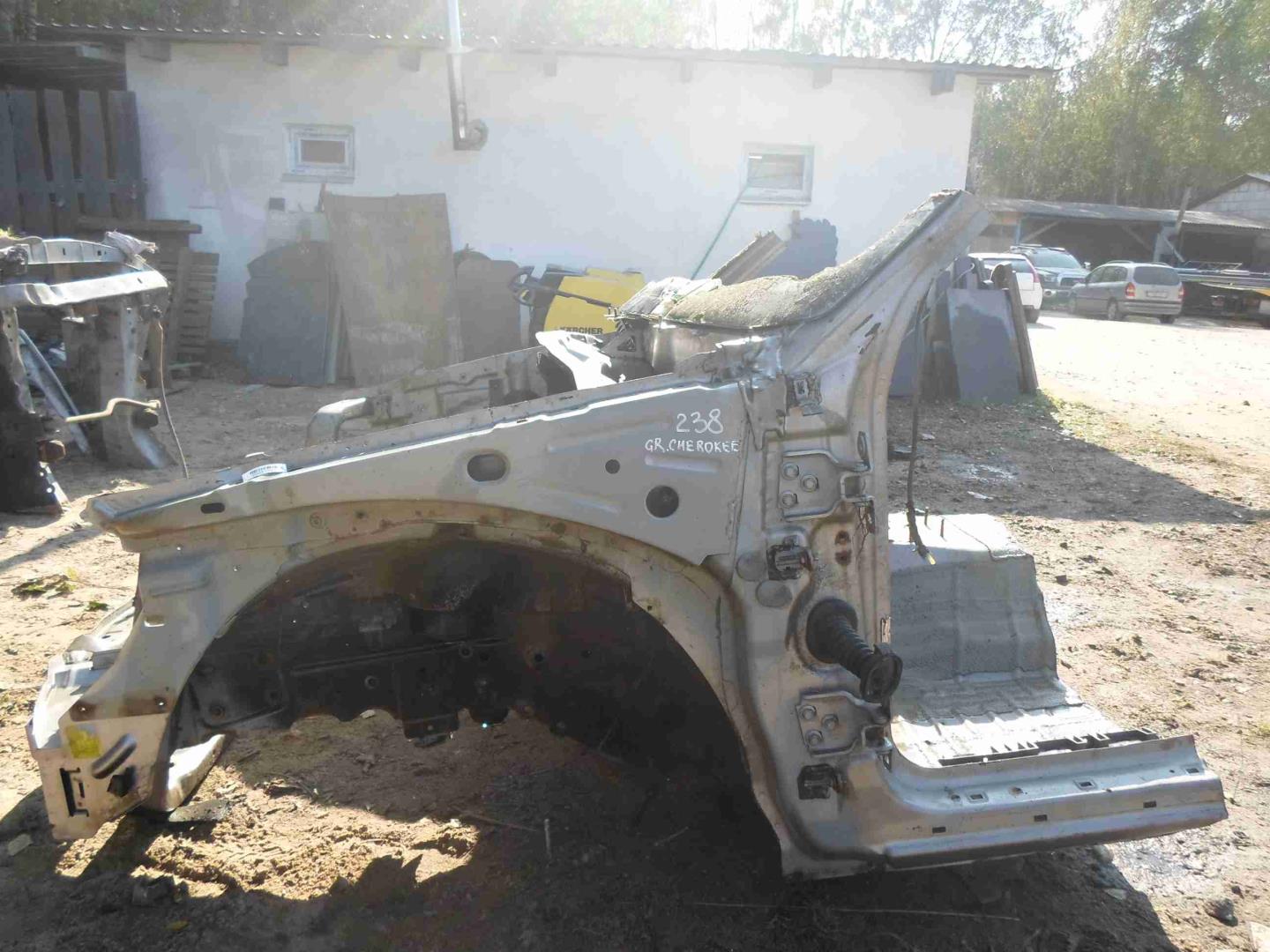 Петля двери передней