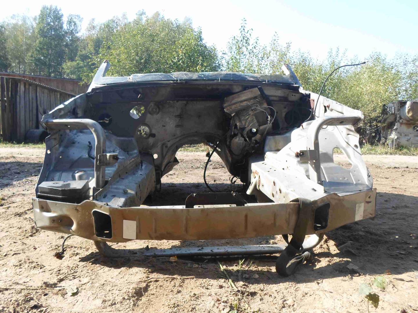 Петля двери передней