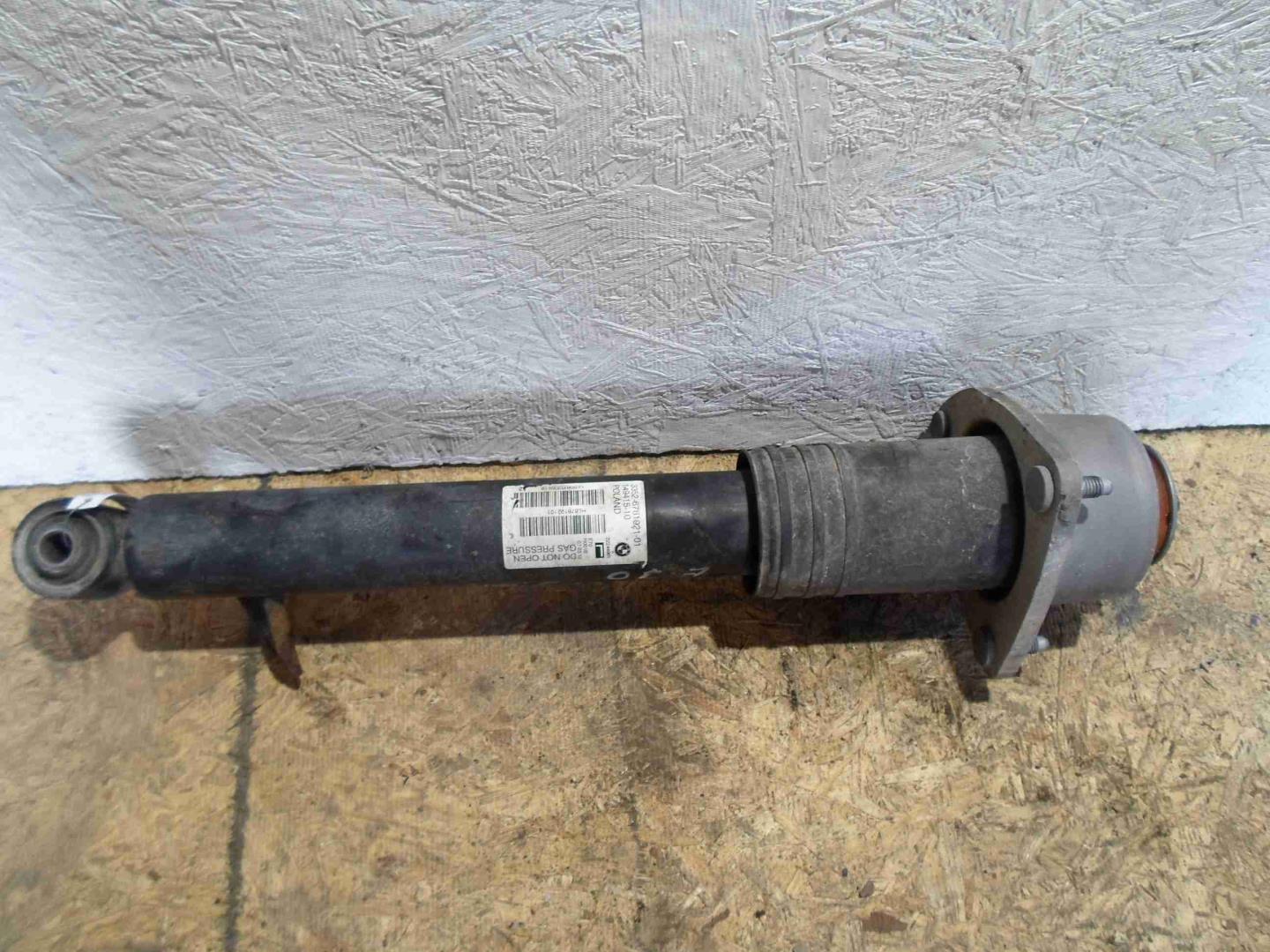 Амортизатор задний левый