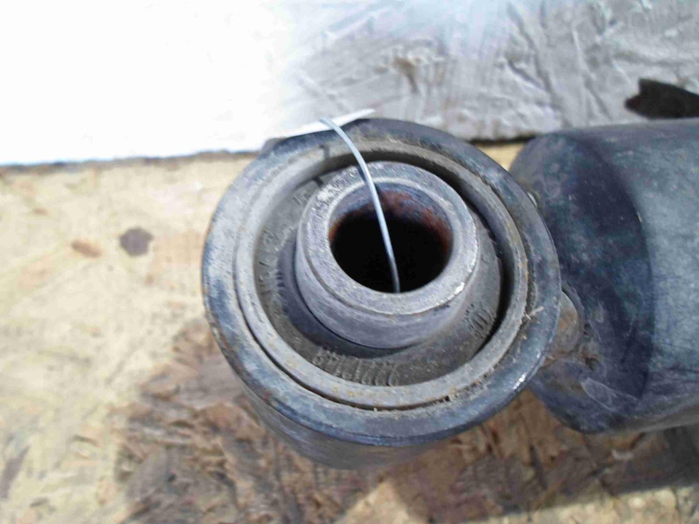 Амортизатор задний правый