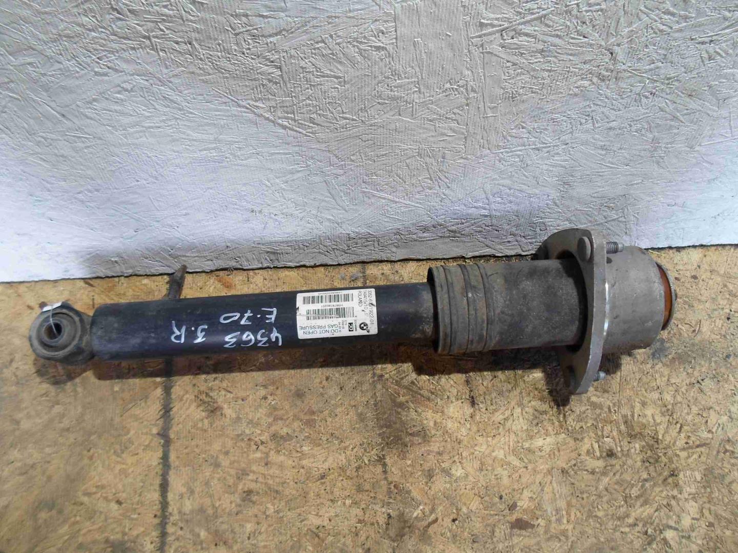 Амортизатор задний правый