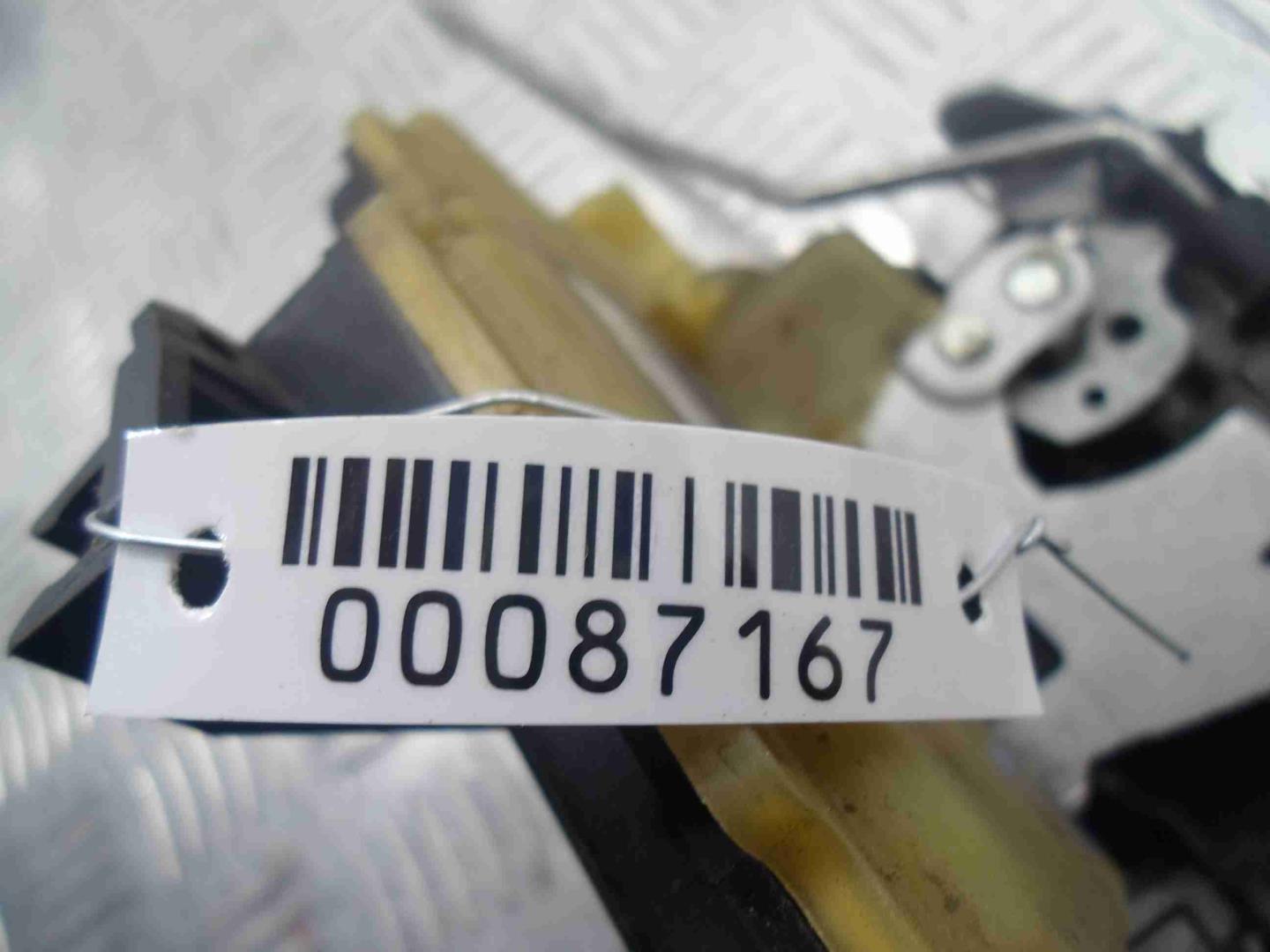 Замок двери передней левой