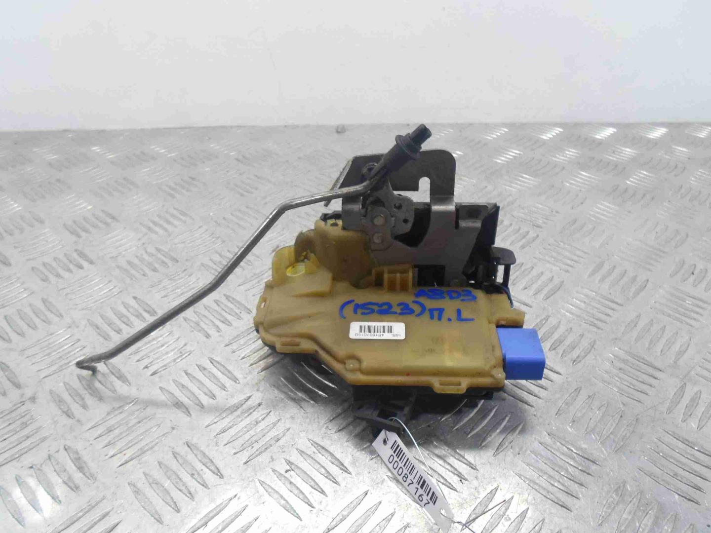 Замок двери передней левой