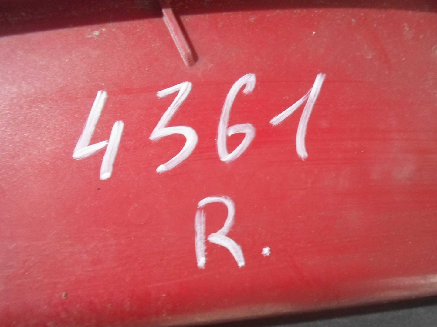 Фонарь задний наружный правый