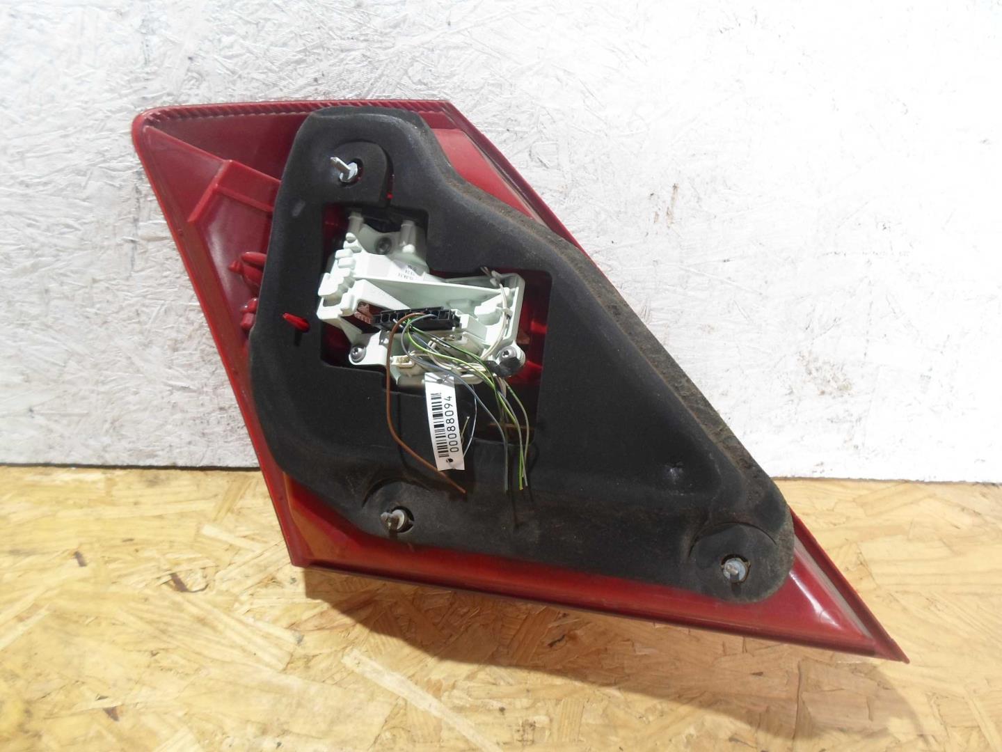 Фонарь задний наружный правый