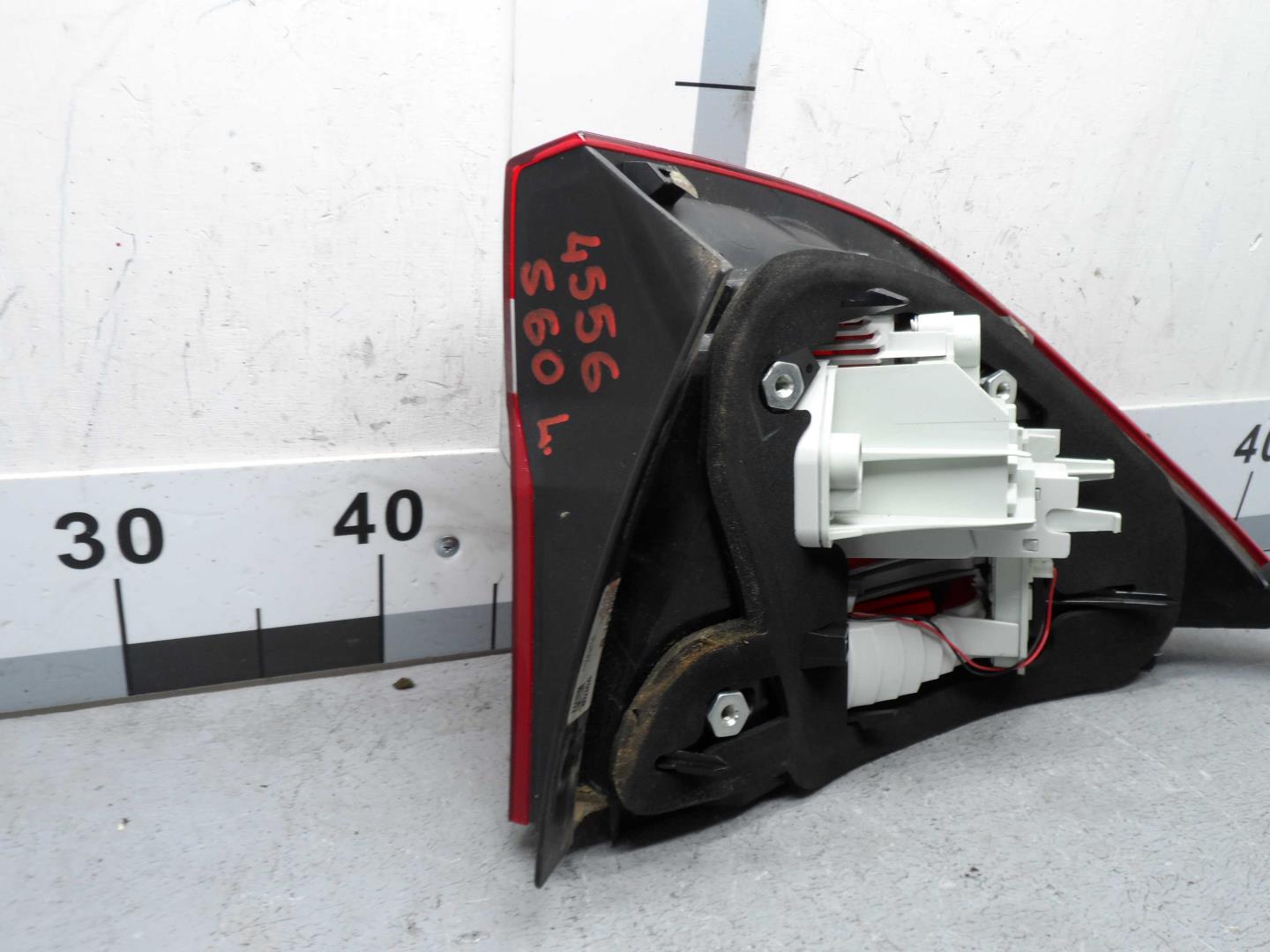 Фонарь задний наружный левый