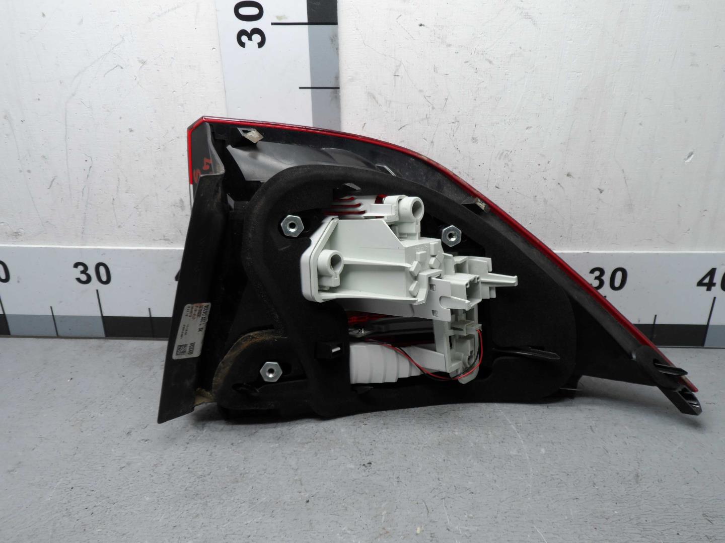 Фонарь задний наружный левый