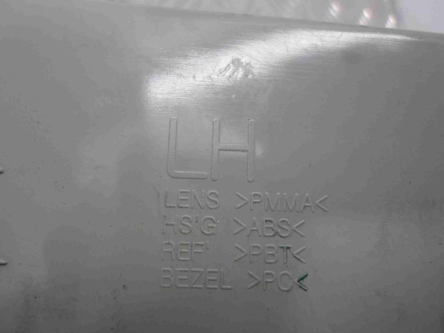 Фонарь задний наружный левый