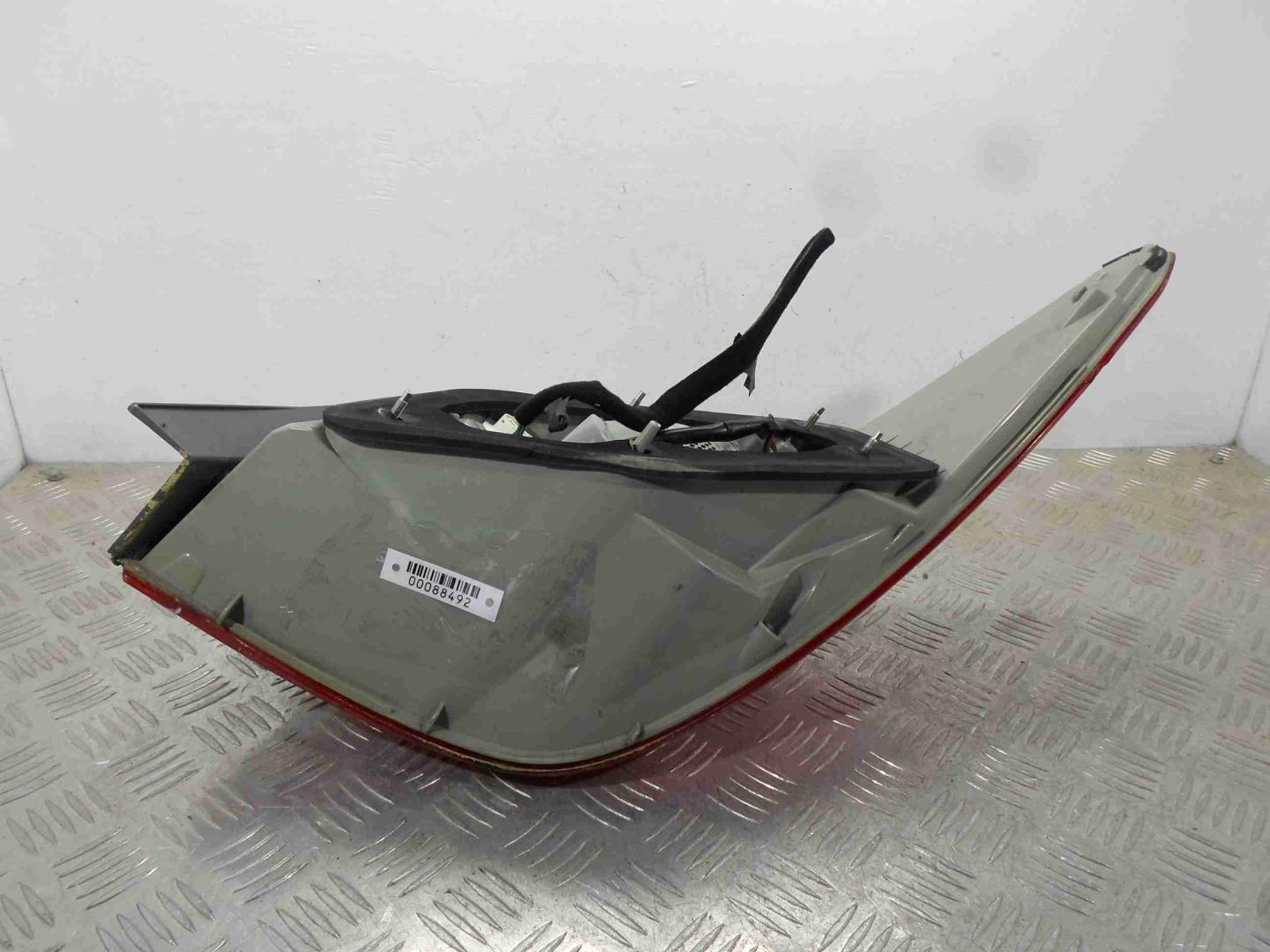 Фонарь задний наружный левый