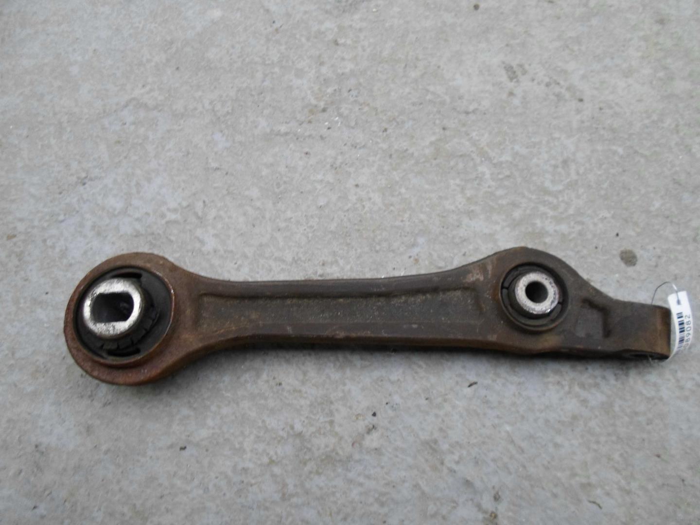 Рычаг передний нижний правый