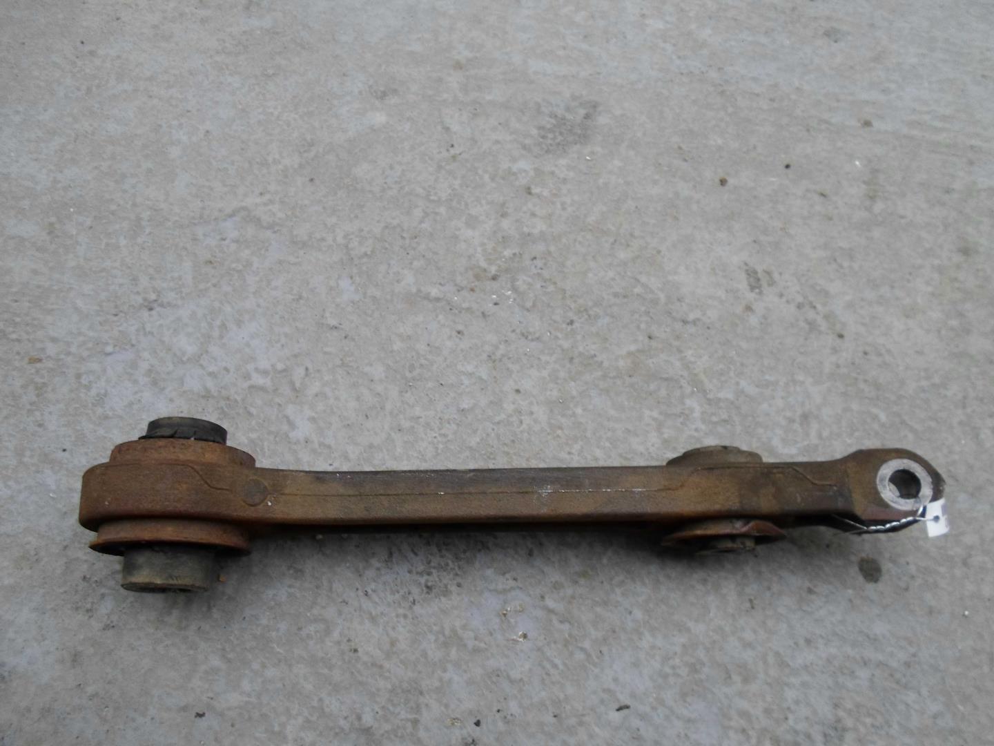 Рычаг передний нижний правый