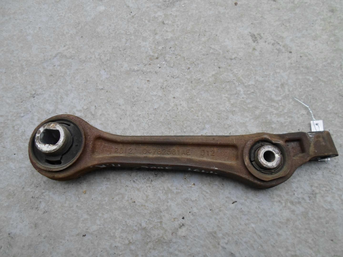 Рычаг передний нижний правый