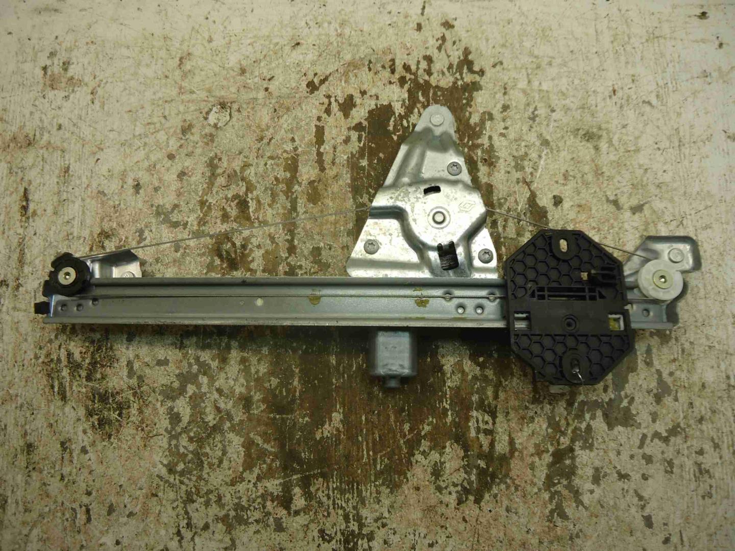 Стеклоподъемник электр. задний правый