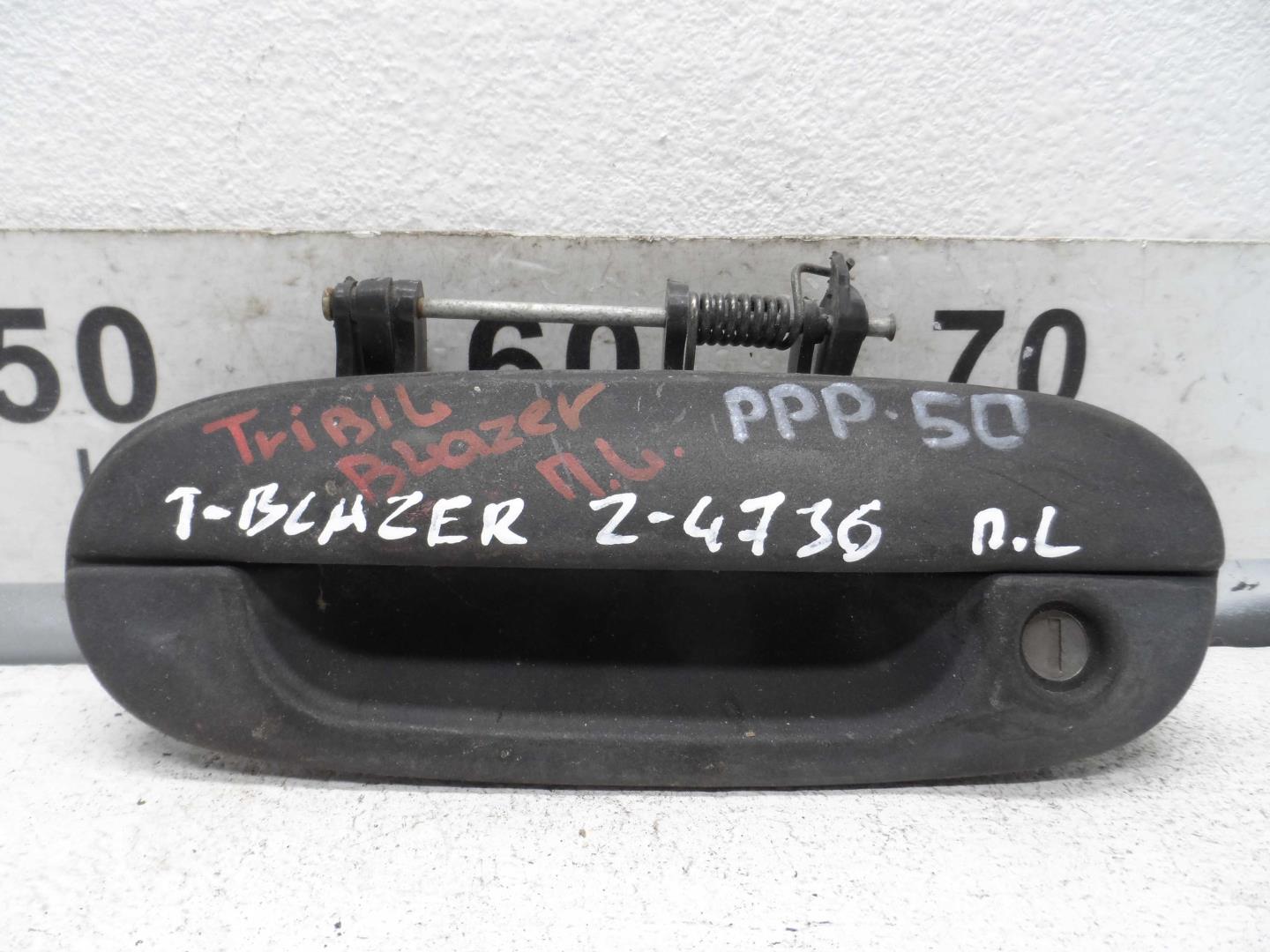 Ручка двери передней наружная левая