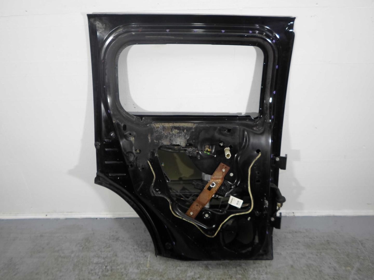 Дверь задняя левая