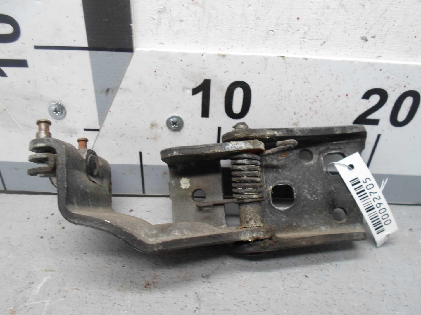 Петля двери