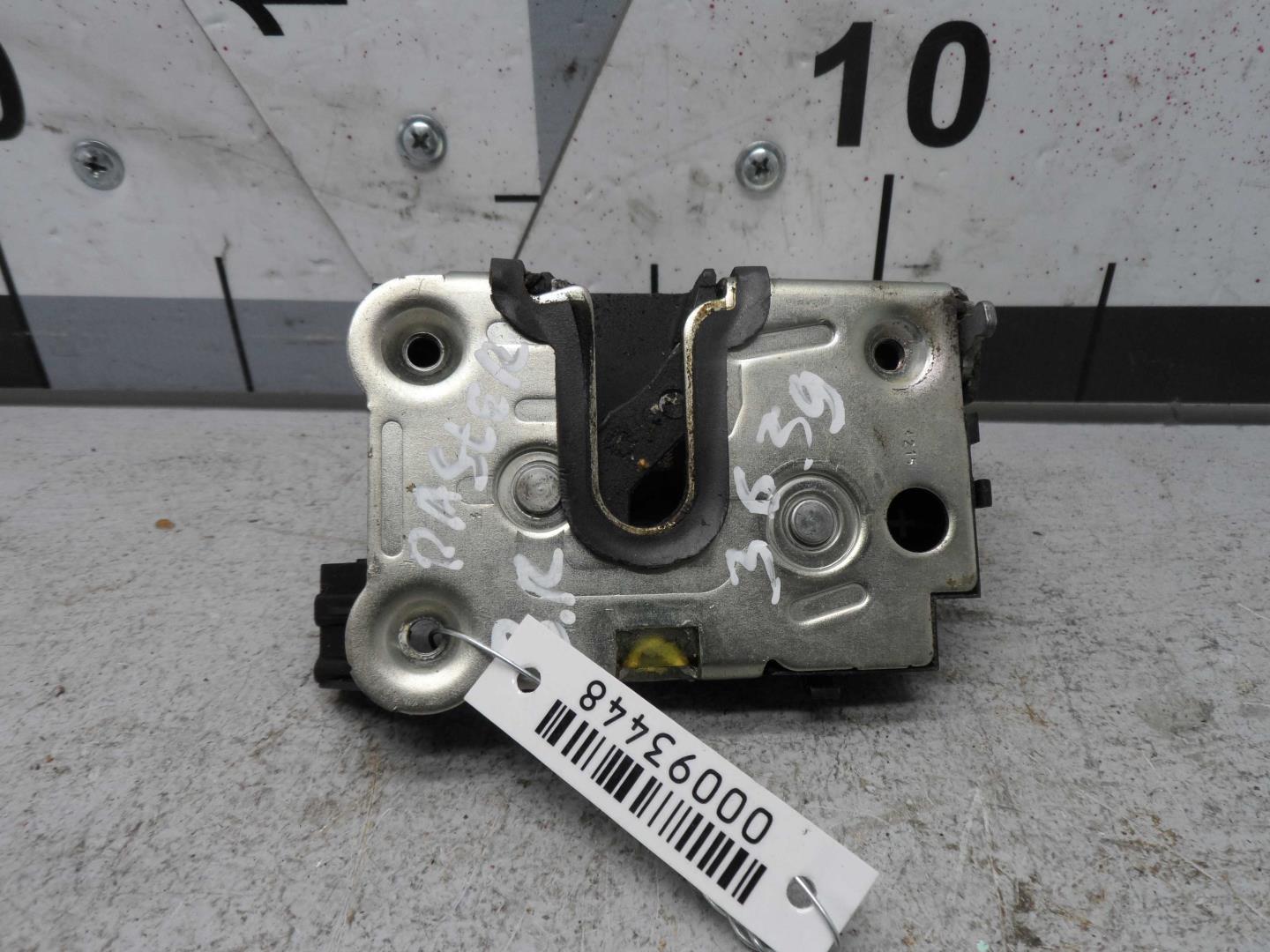 Замок двери задней правой