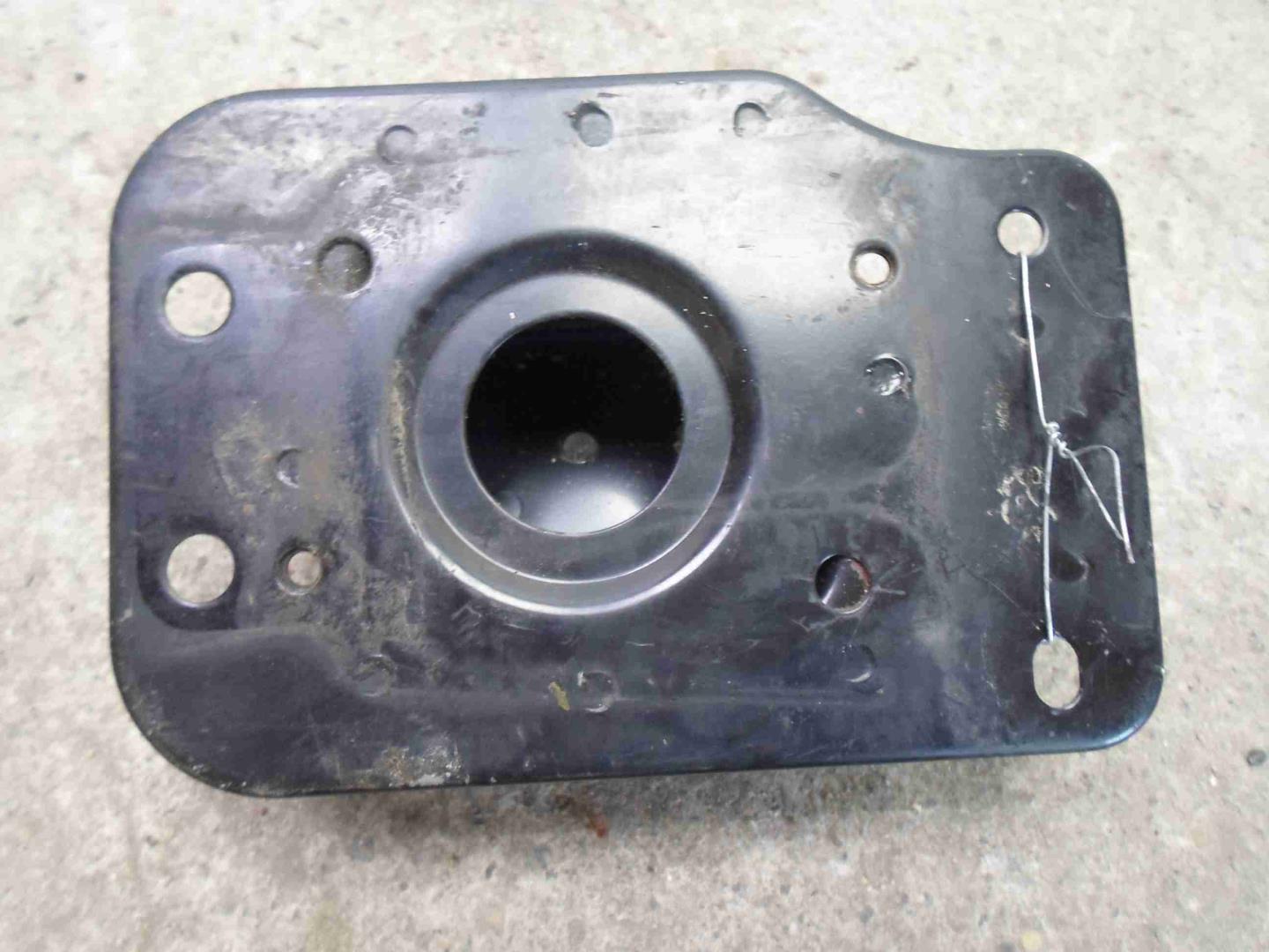 Кронштейн усилителя заднего бампера