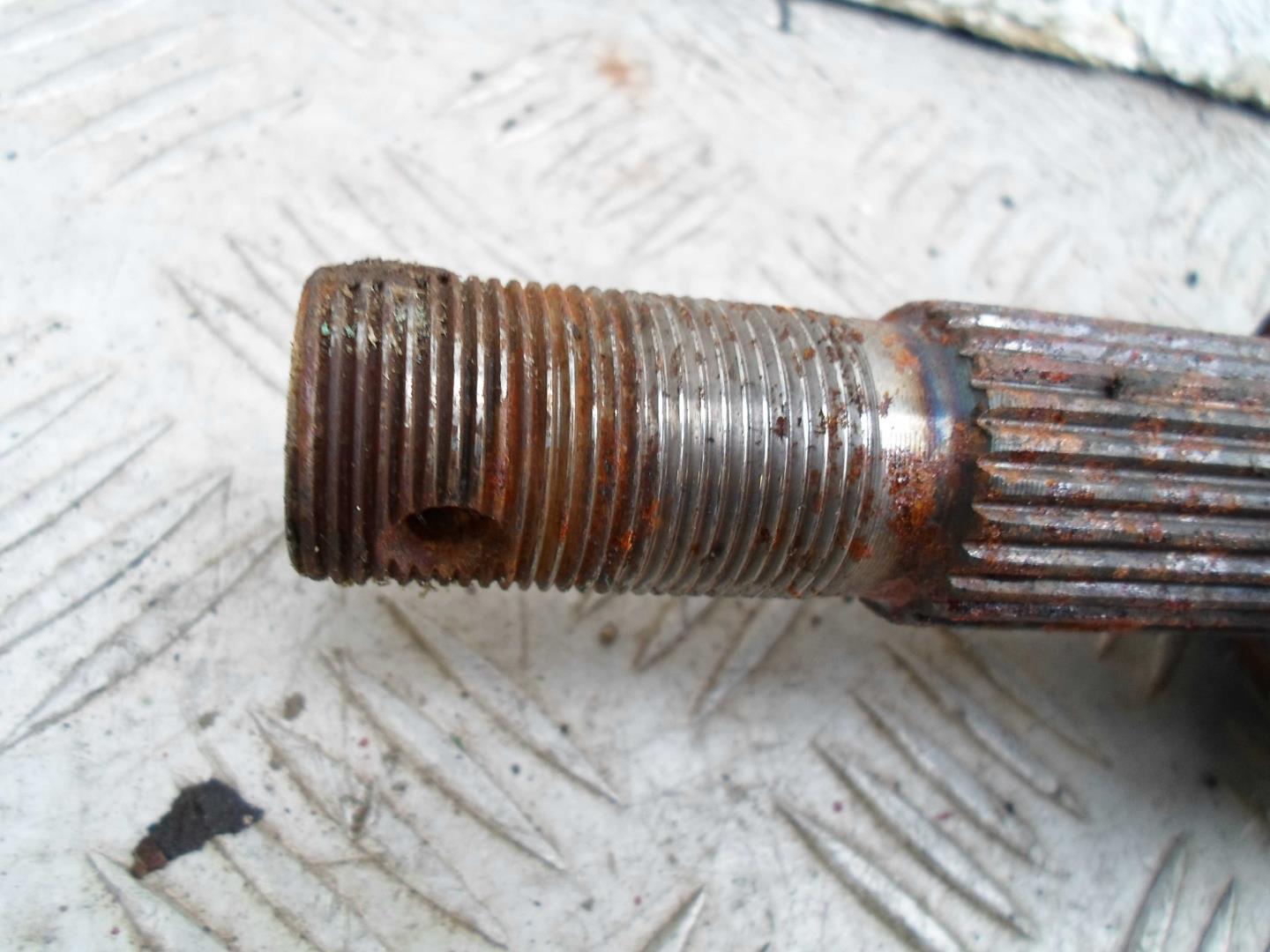 Полуось передняя левая