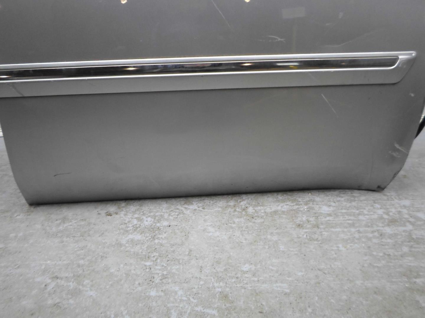 Петля двери передней