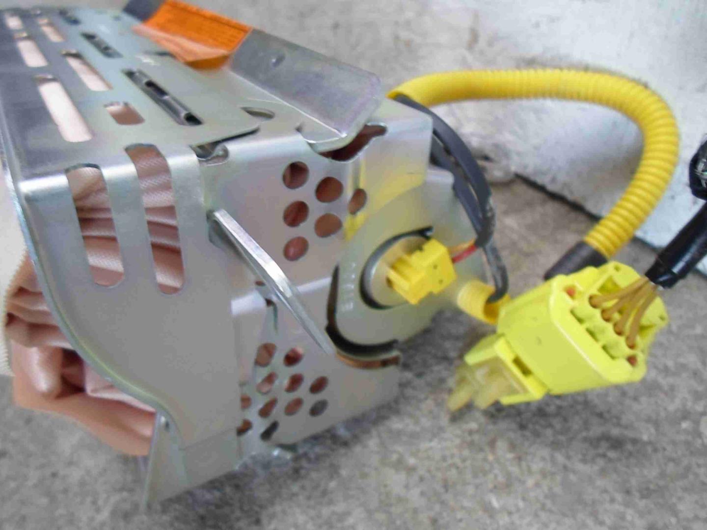 Подушка безопасности пассажирская (в торпедо)