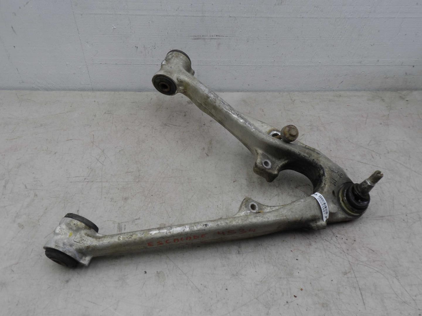 Рычаг передний нижний правый