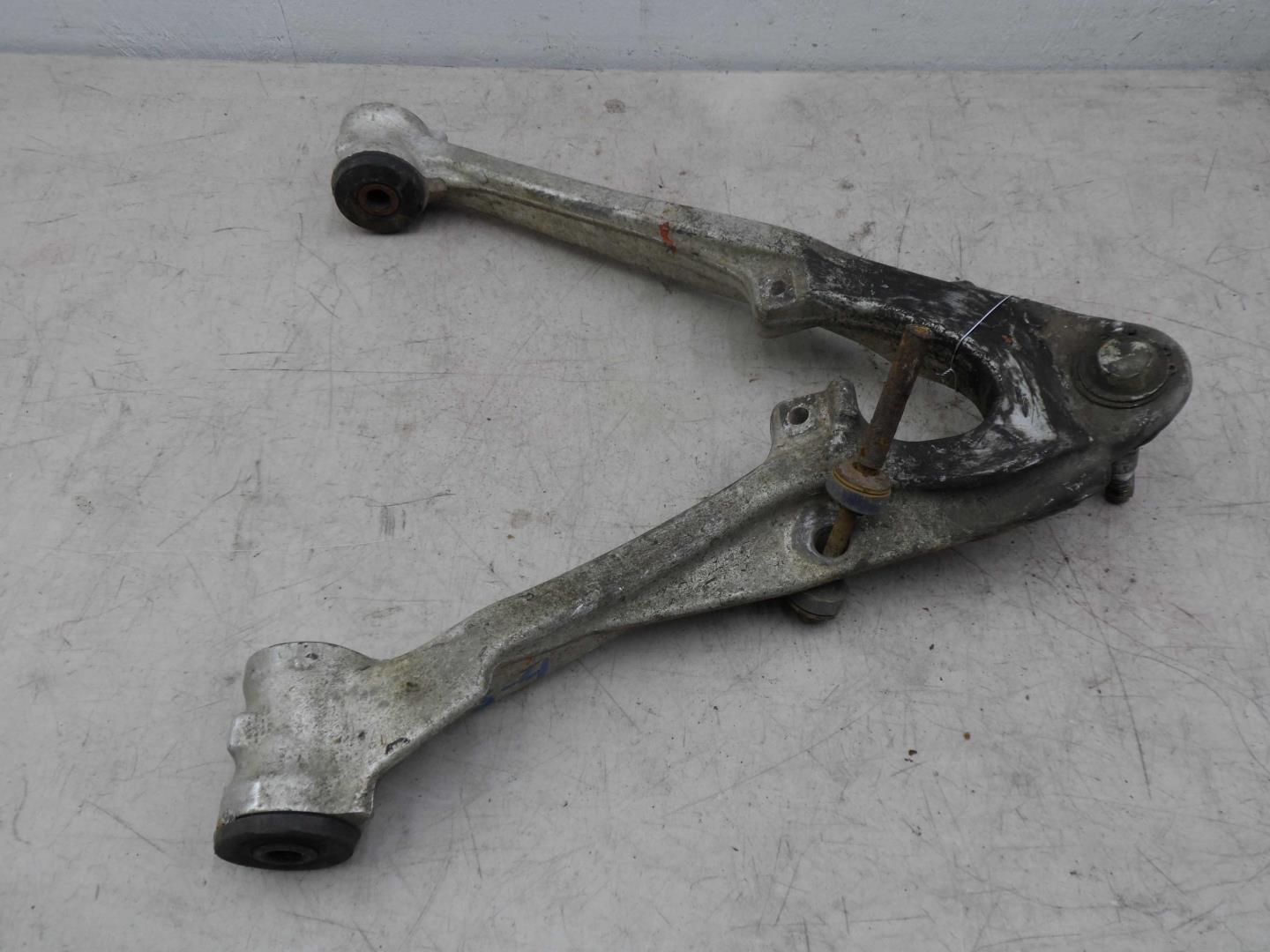 Рычаг передний нижний правый