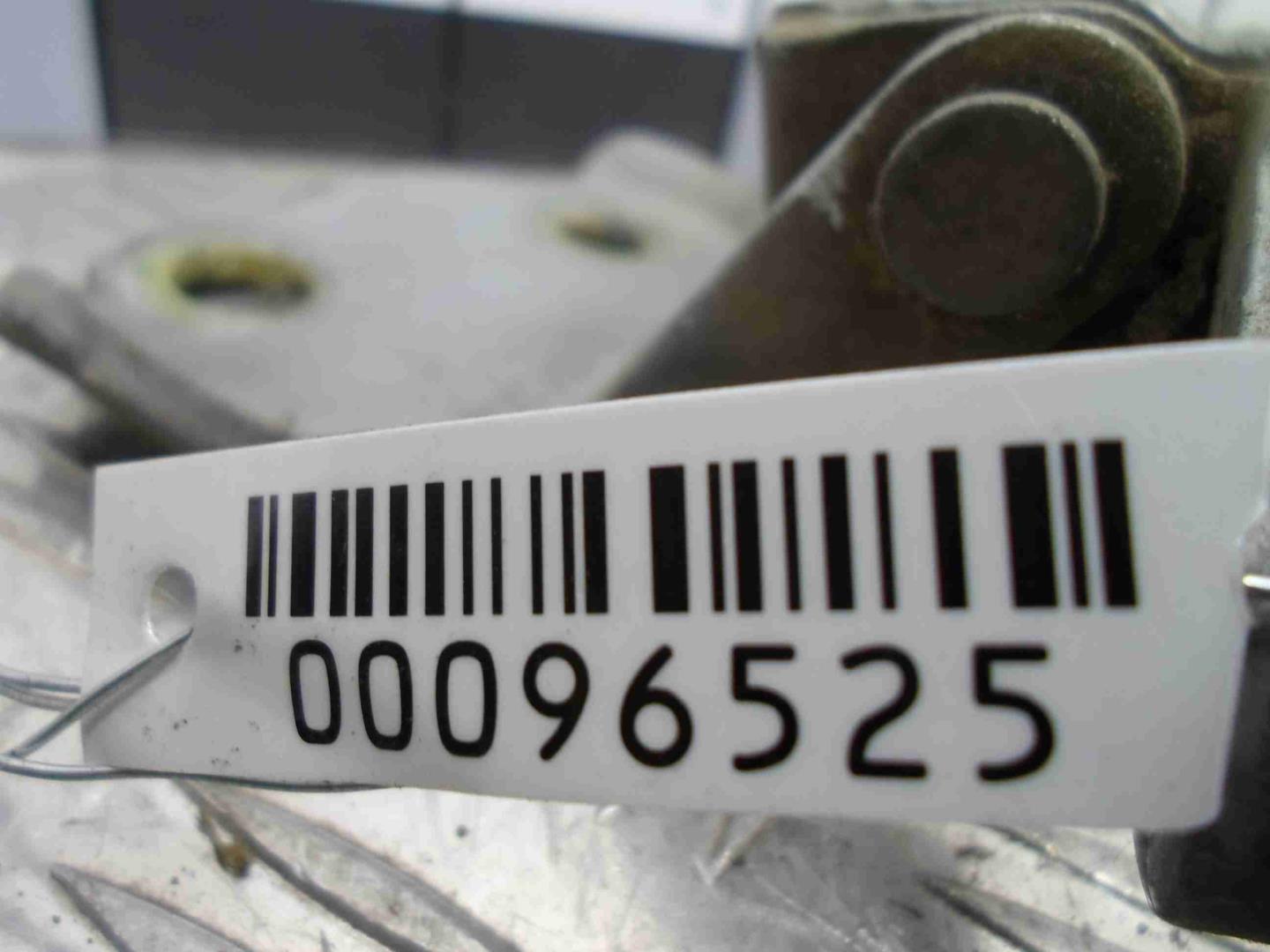 Петля двери передней