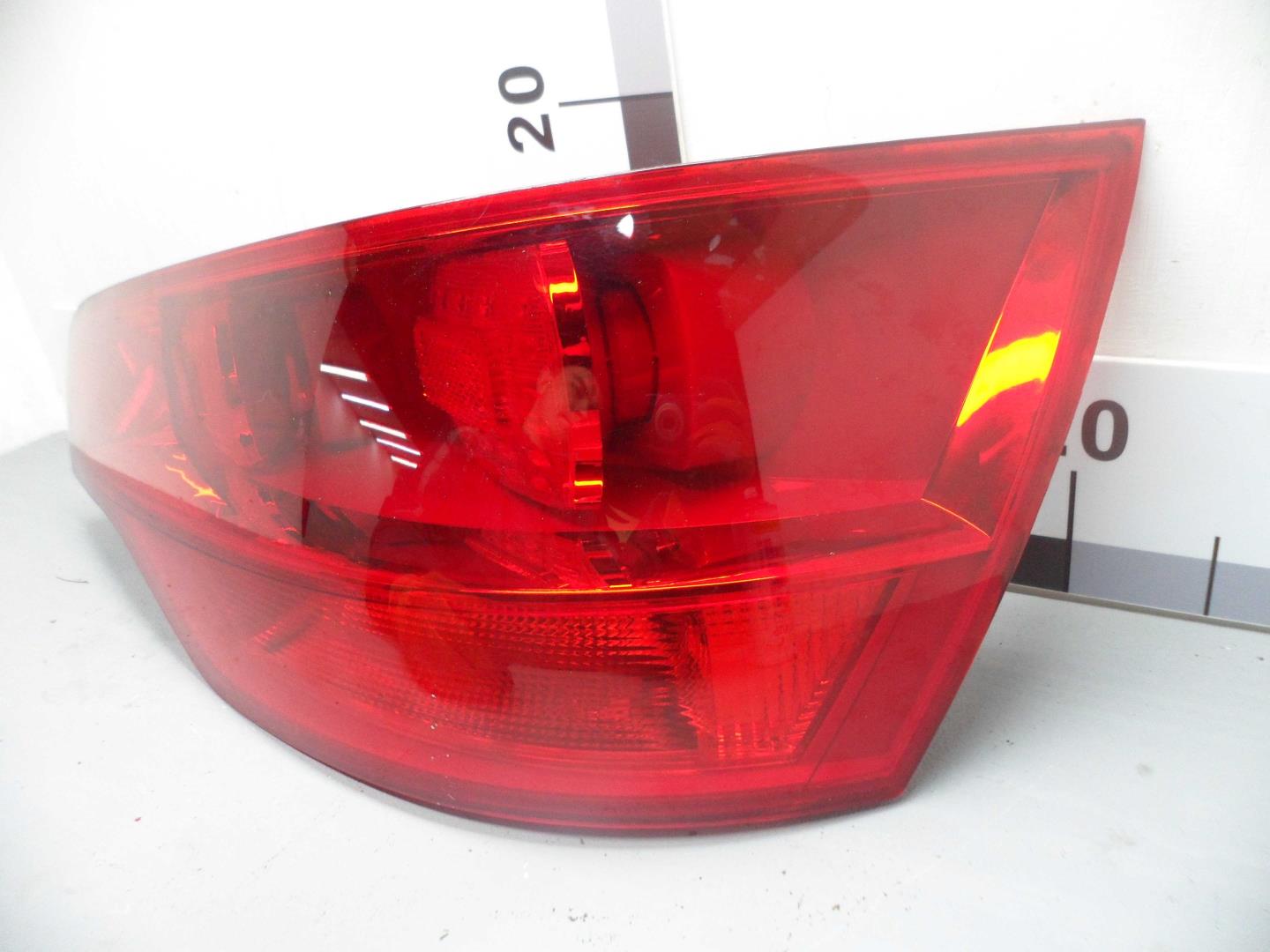 Фонарь задний внутренний правый
